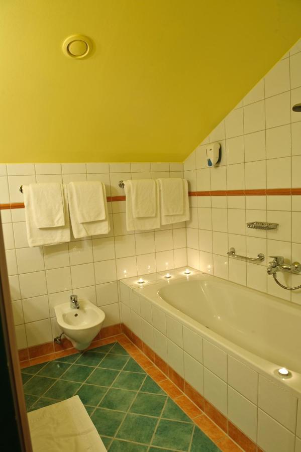 Suite,1589355770:JPEG